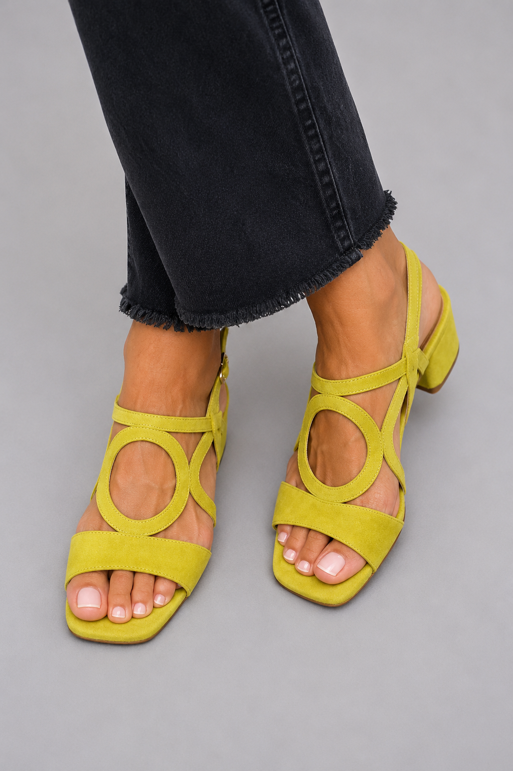 Sandalias con punta cuadrada y corte redondo