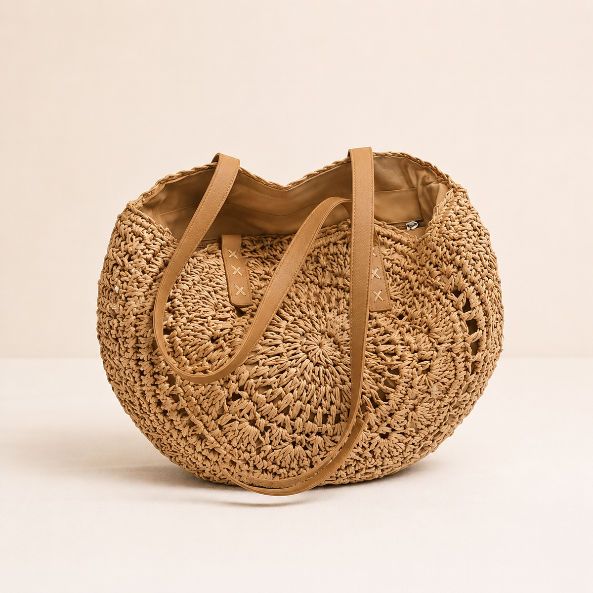 Lola™ | BOLSO REDONDO DE RAFIA TRENZADA CON CALADO